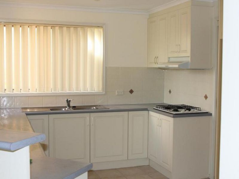 10 English Grove, Jerrabomberra NSW 2619