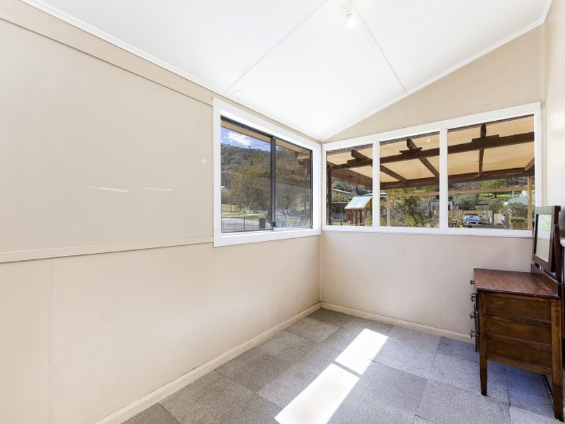13 Spring Street, Captains Flat NSW 2623