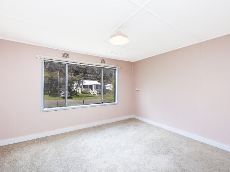 13 Spring Street, Captains Flat NSW 2623