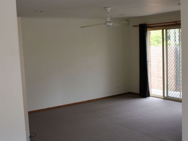 6/9 Walker Crescent, Jerrabomberra NSW 2619