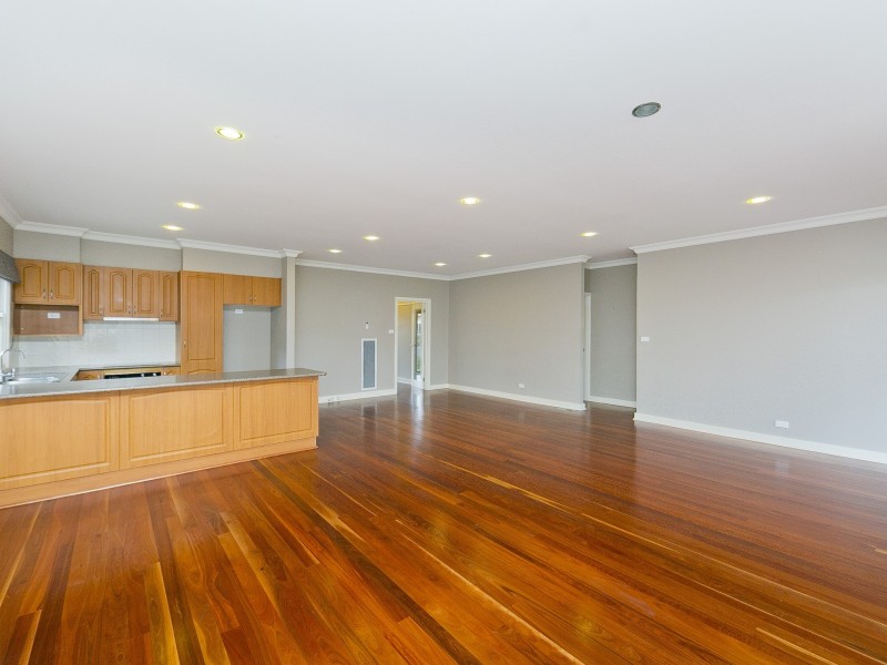 12 White Avenue, Queanbeyan NSW 2620