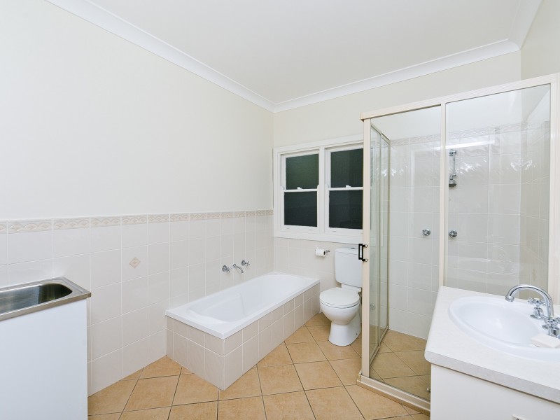 12 White Avenue, Queanbeyan NSW 2620