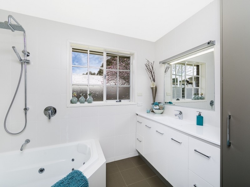 52 Ridgeway Road, The Ridgeway NSW 2620