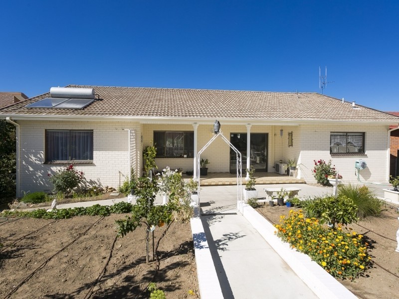 15 Graham Place, Queanbeyan NSW 2620