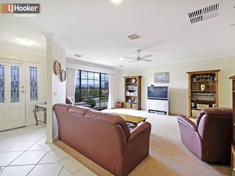 15 Halloran Drive, Jerrabomberra NSW 2619