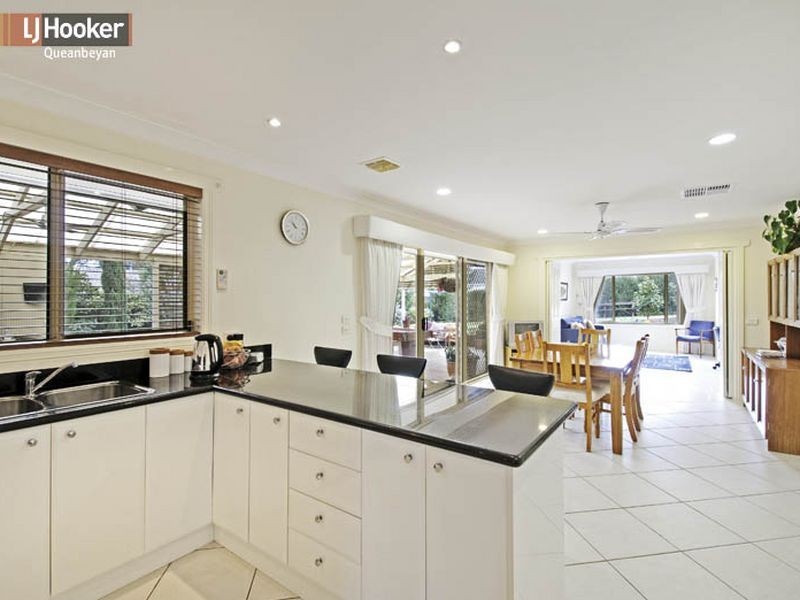15 Halloran Drive, Jerrabomberra NSW 2619
