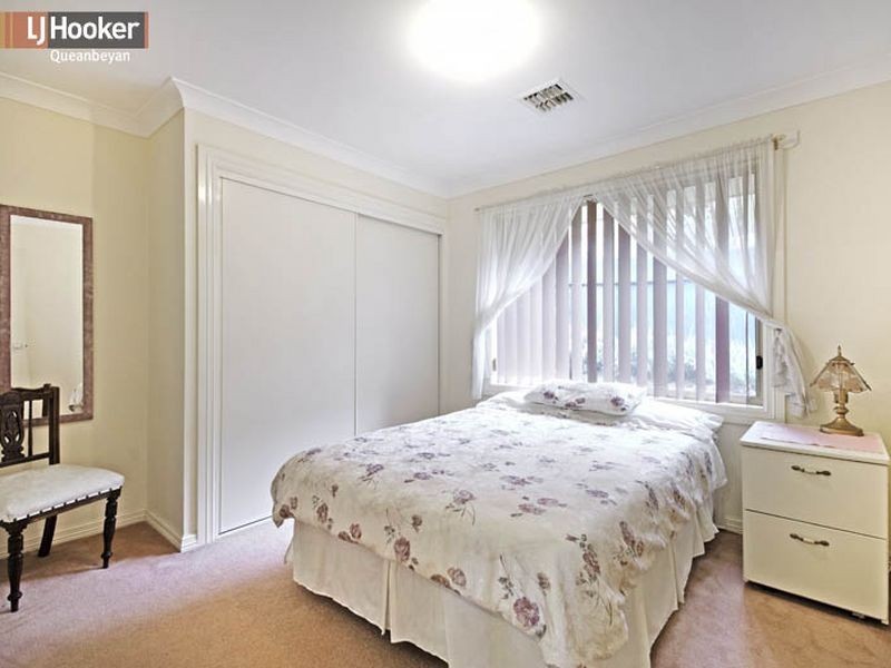 15 Halloran Drive, Jerrabomberra NSW 2619