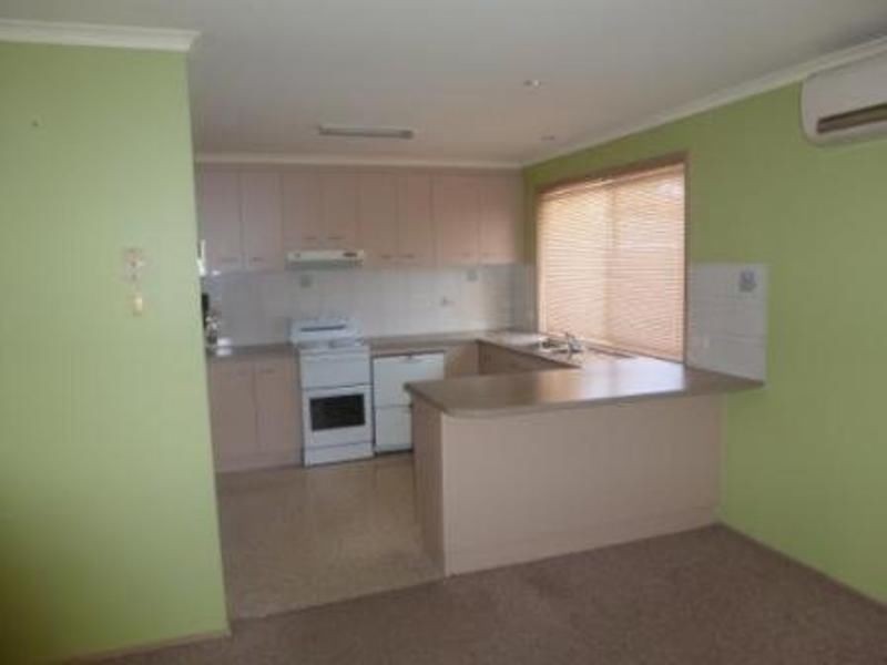 3/31 Walker Crescent, Jerrabomberra NSW 2619
