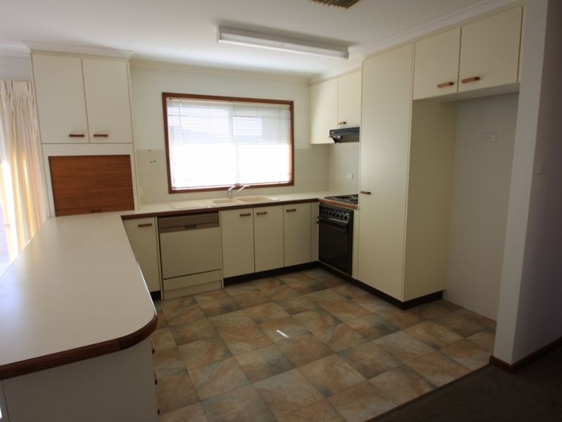 1/56 Emery Crescent, Queanbeyan NSW 2620
