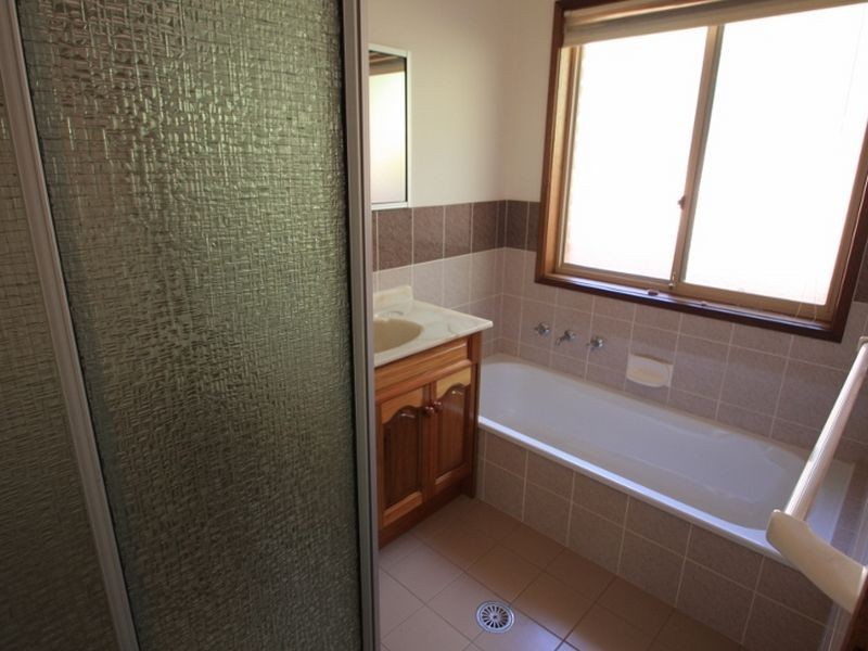 1/56 Emery Crescent, Queanbeyan NSW 2620