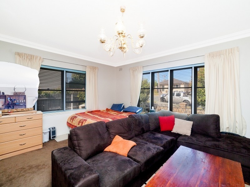 33 Ross Road, Queanbeyan NSW 2620
