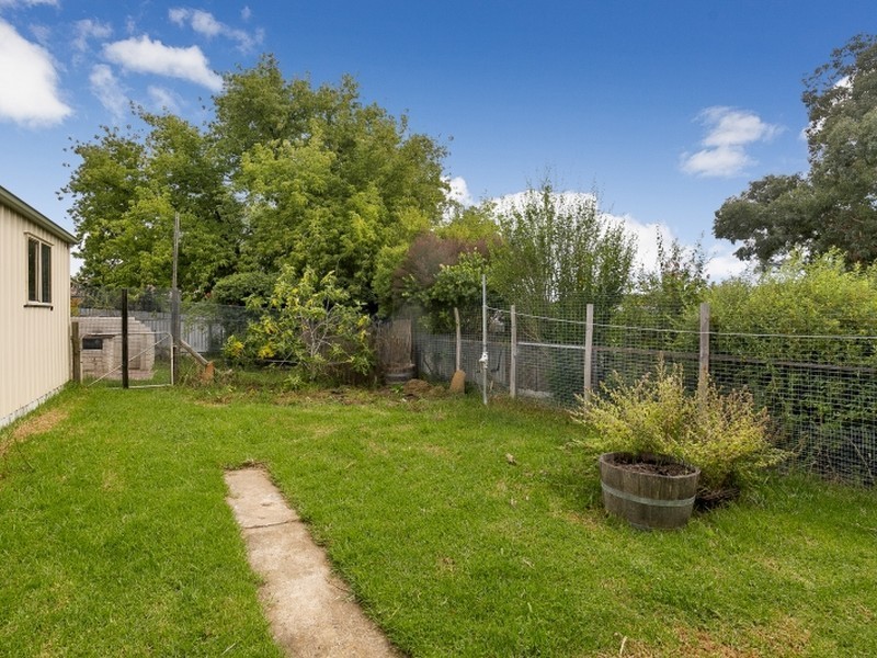 33 Oleria Street, Queanbeyan NSW 2620
