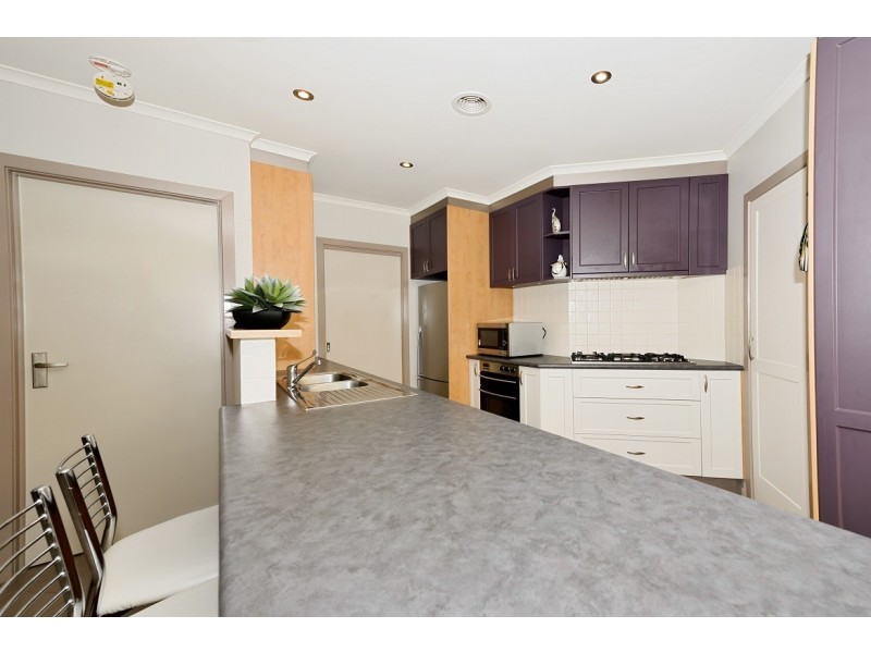 16 Stonehaven Circuit, Queanbeyan NSW 2620
