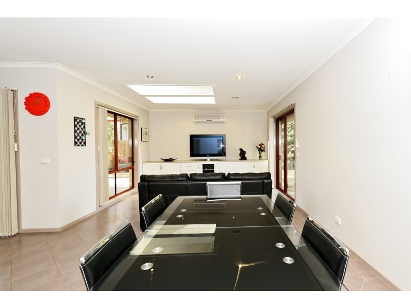 16 Stonehaven Circuit, Queanbeyan NSW 2620