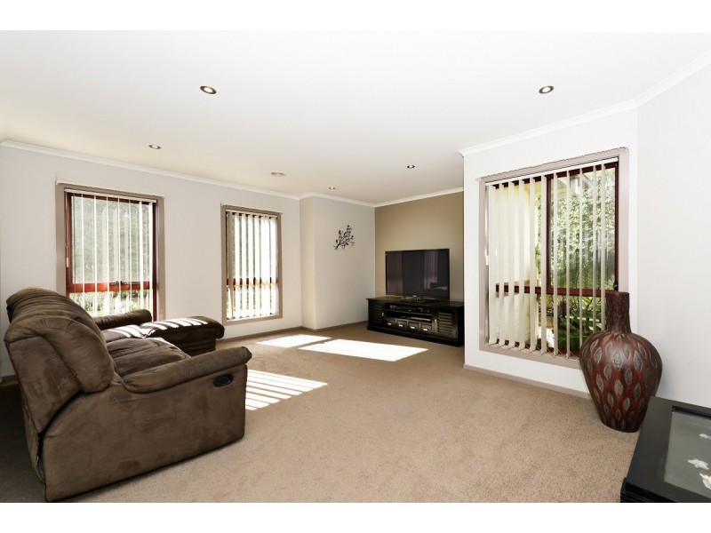 16 Stonehaven Circuit, Queanbeyan NSW 2620