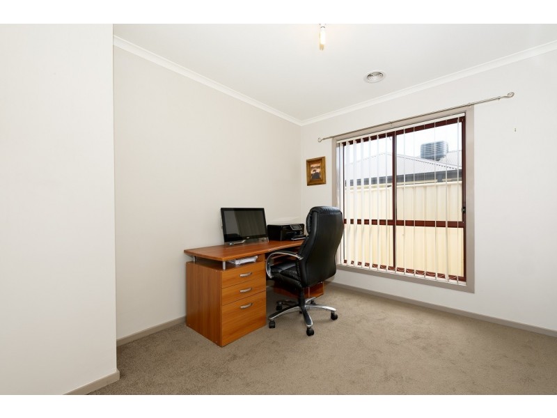 16 Stonehaven Circuit, Queanbeyan NSW 2620