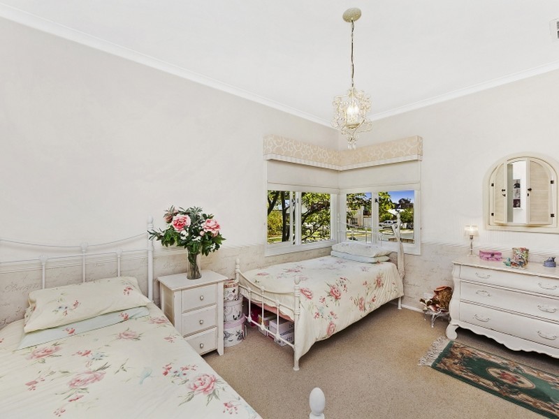 13 Elizabeth Crescent, Queanbeyan NSW 2620