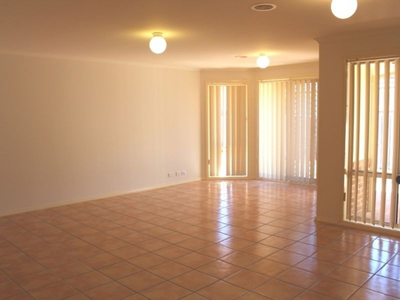 43 Rosewood Glen, Jerrabomberra NSW 2619