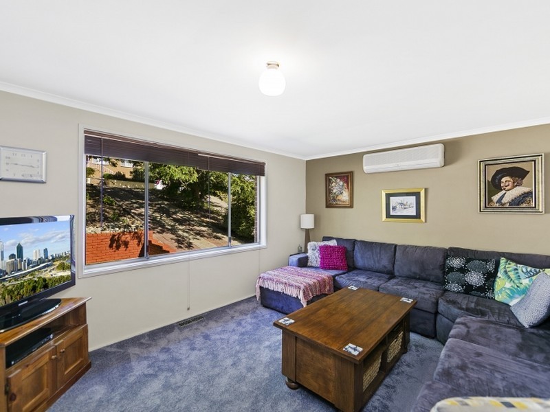 13 Monk Place, Queanbeyan NSW 2620