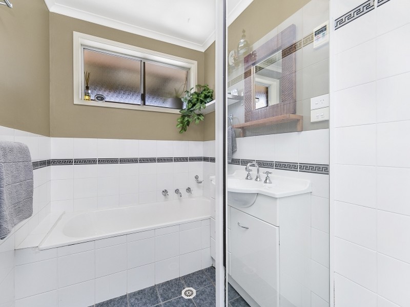 13 Monk Place, Queanbeyan NSW 2620