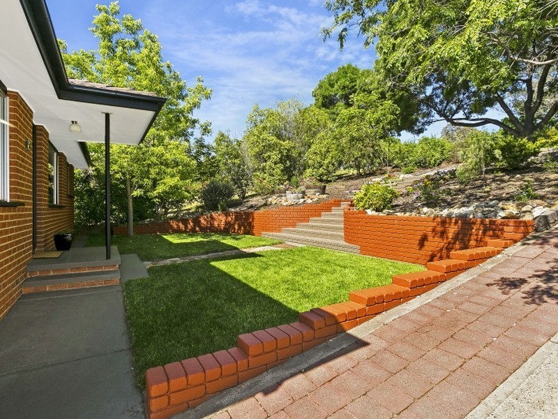 13 Monk Place, Queanbeyan NSW 2620