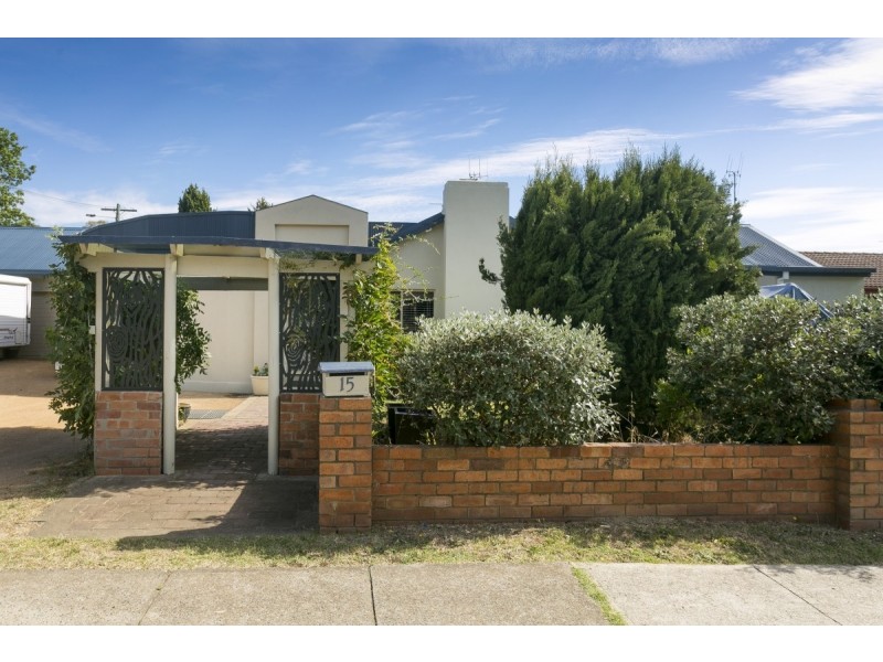15 Munro Road, Queanbeyan NSW 2620