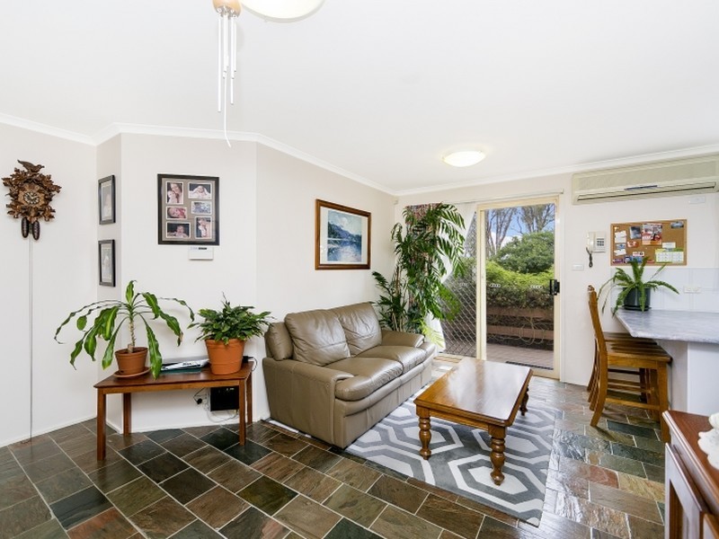 26 Kinlyside Avenue, Jerrabomberra NSW 2619