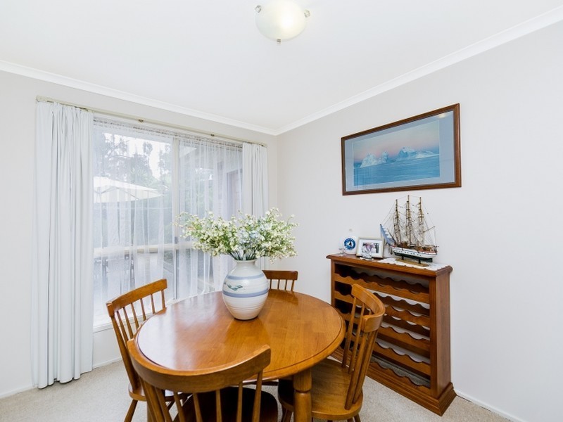 26 Kinlyside Avenue, Jerrabomberra NSW 2619