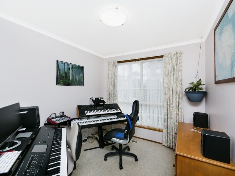 26 Kinlyside Avenue, Jerrabomberra NSW 2619