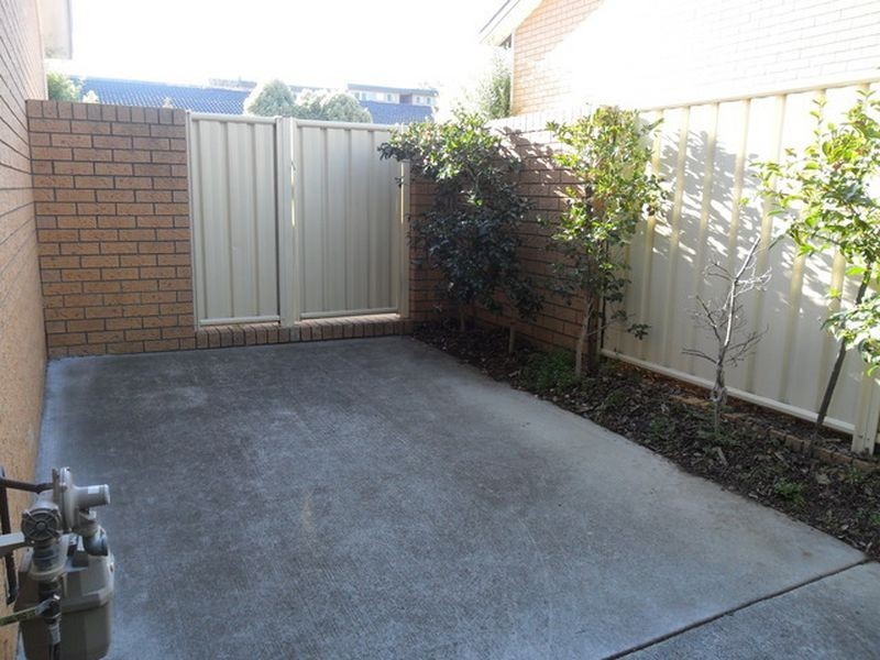 2/24 Mowatt Street, Booroomba NSW 2620