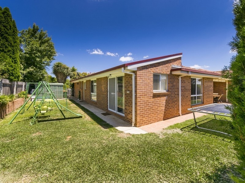 26 Colverwell Crescent, Jerrabomberra NSW 2619