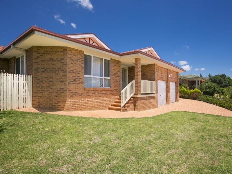 26 Colverwell Crescent, Jerrabomberra NSW 2619