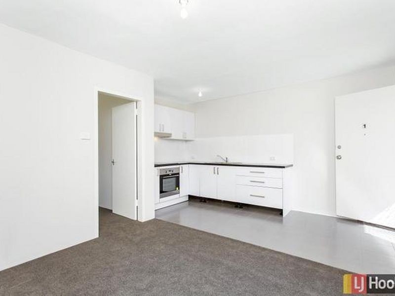 1/9 Macquoid Street, Queanbeyan NSW 2620