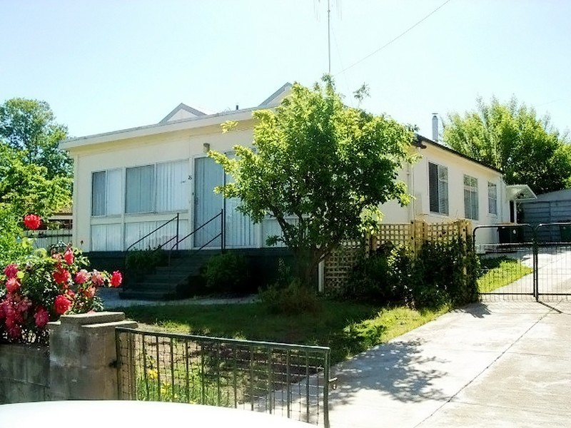 25 Blackall Avenue, Queanbeyan NSW 2620