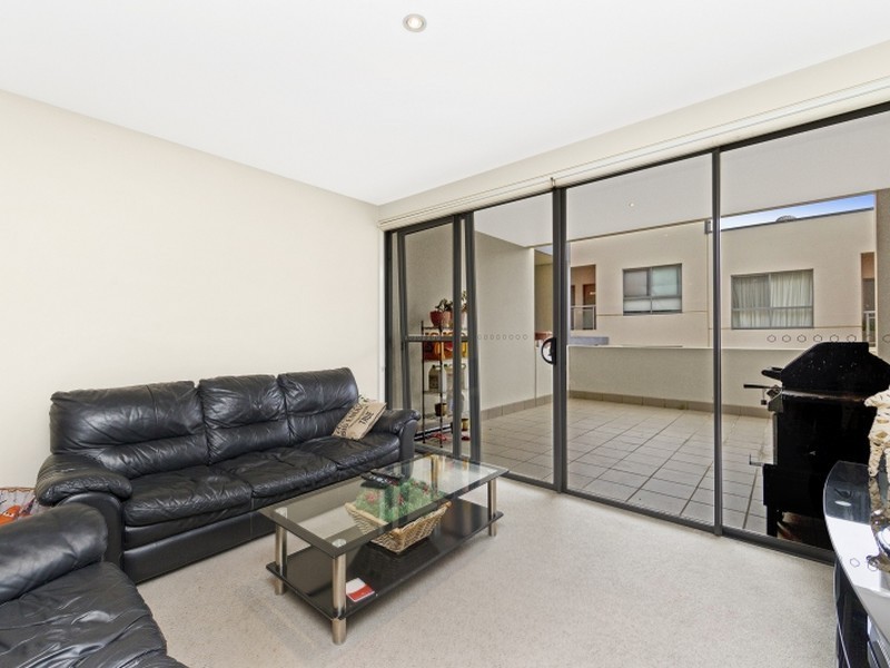 8A/17 Uriarra Road, Queanbeyan NSW 2620