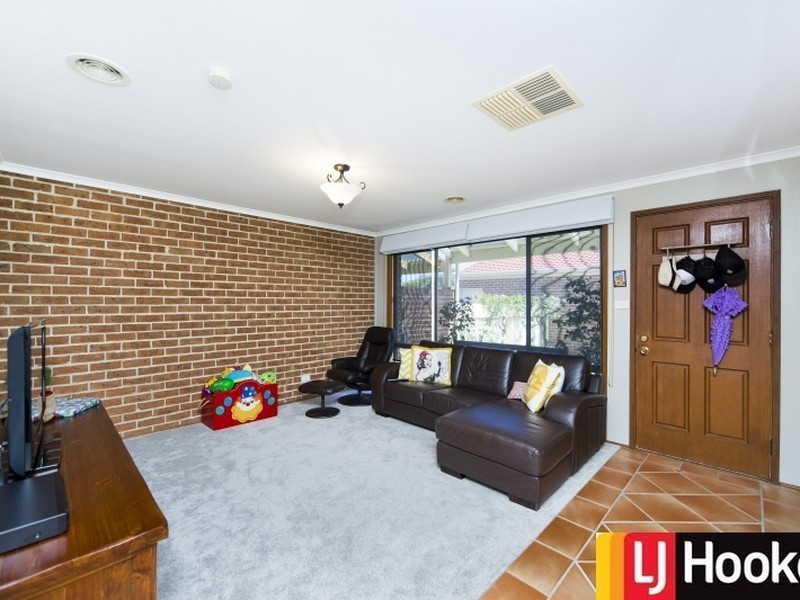 4/31 Walker Crescent, Jerrabomberra NSW 2619