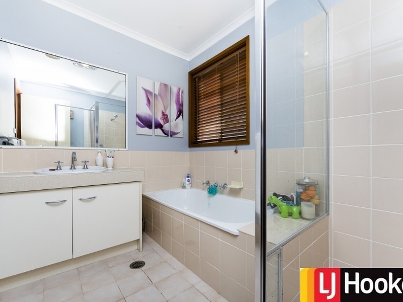 4/31 Walker Crescent, Jerrabomberra NSW 2619