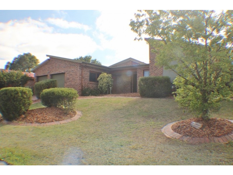 14 Maple Crescent, Jerrabomberra NSW 2619