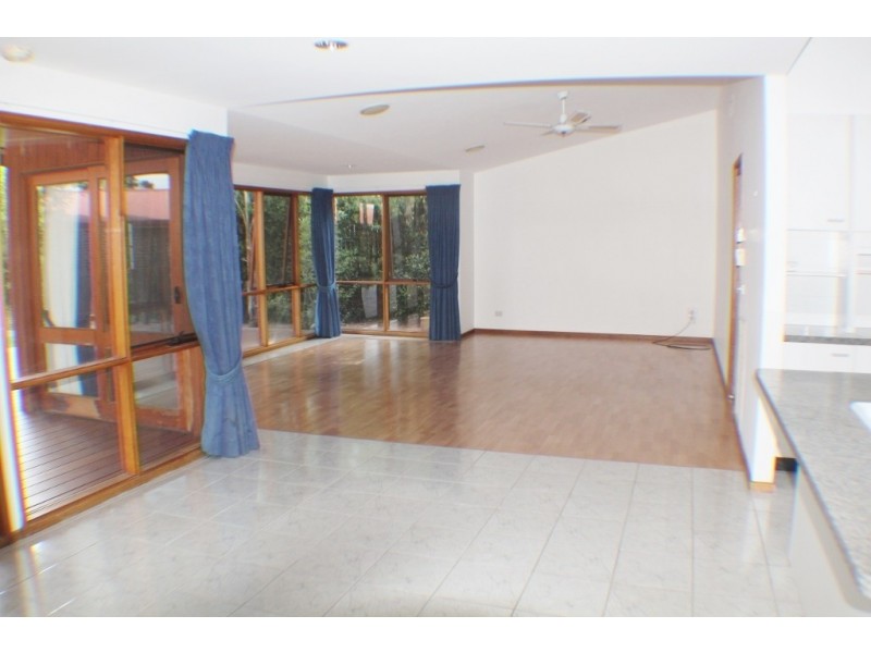 14 Maple Crescent, Jerrabomberra NSW 2619