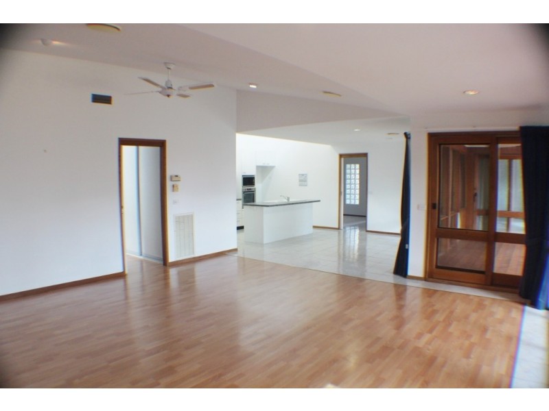 14 Maple Crescent, Jerrabomberra NSW 2619