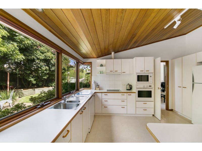 44 Redwood Avenue, Jerrabomberra NSW 2619