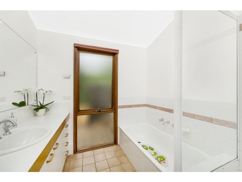 44 Redwood Avenue, Jerrabomberra NSW 2619