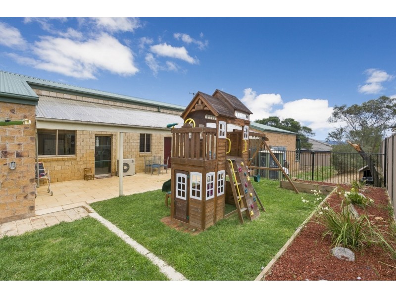 6 Telopea Place, Queanbeyan NSW 2620