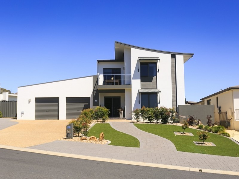 10 Kavanagh Street, Jerrabomberra NSW 2619