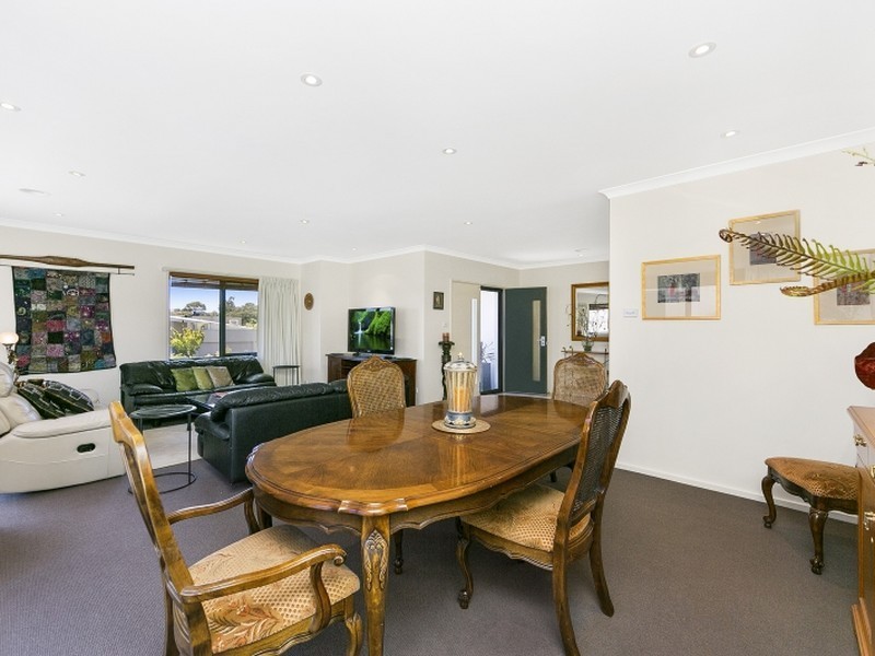 10 Kavanagh Street, Jerrabomberra NSW 2619