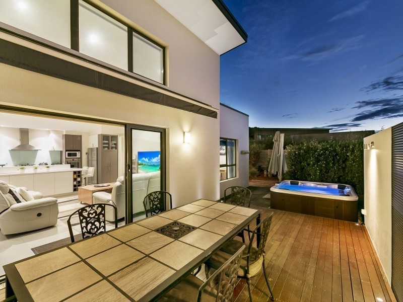 10 Kavanagh Street, Jerrabomberra NSW 2619