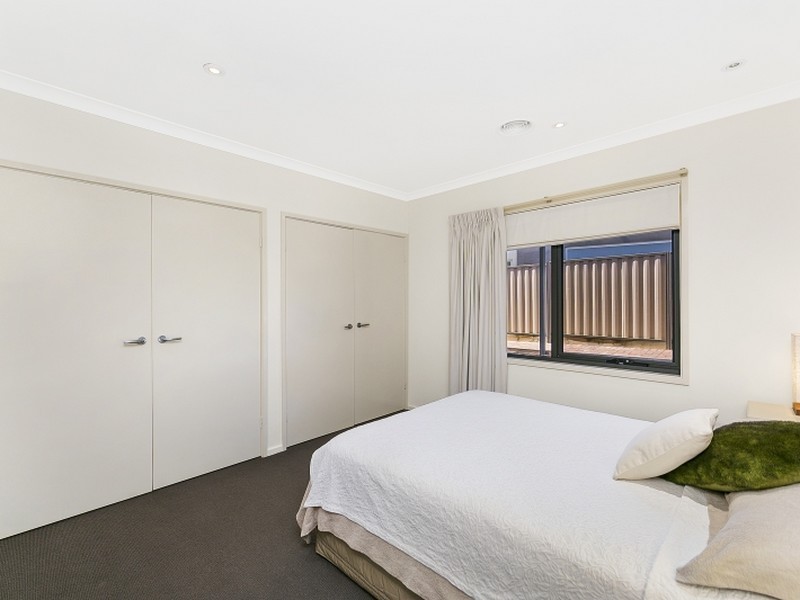 10 Kavanagh Street, Jerrabomberra NSW 2619