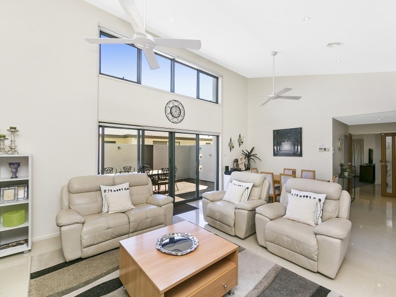 10 Kavanagh Street, Jerrabomberra NSW 2619