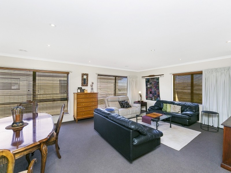 10 Kavanagh Street, Jerrabomberra NSW 2619