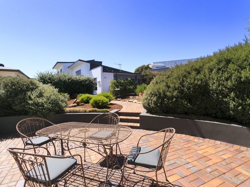 10 Kavanagh Street, Jerrabomberra NSW 2619